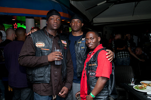 MRMC DAVE AND BUSTER-113
